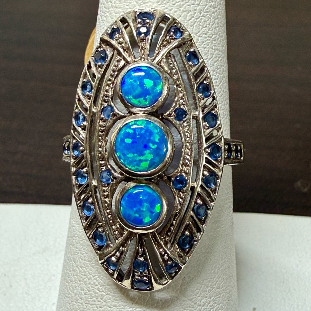 Elegant sterling Silver and Blue Opal Gemstone Vintage Ring